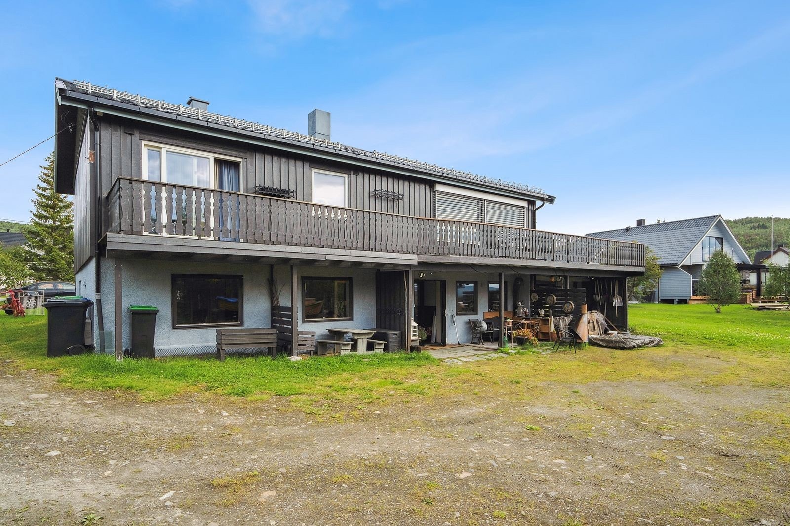Leiligheten ligger i naturskjønne Malangen ca. 1 times kjøring fra Tromsø sentrum.