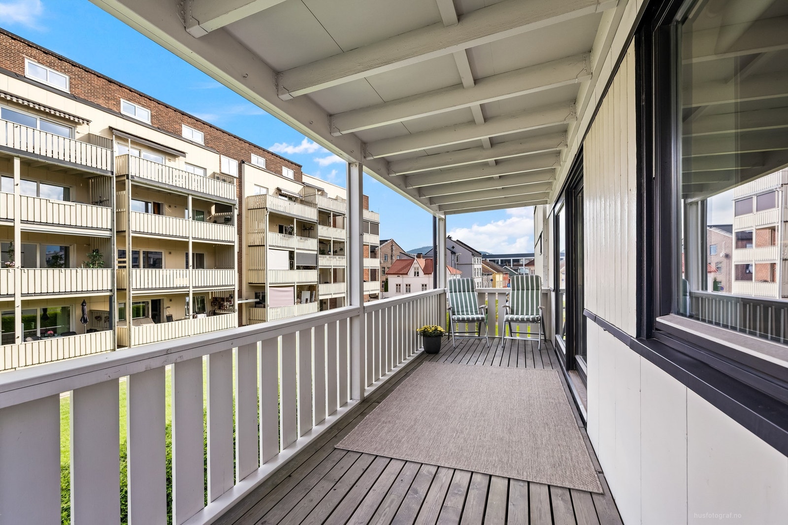 Overbygget nordøstvendt balkong på 13 kvm Galleribilde