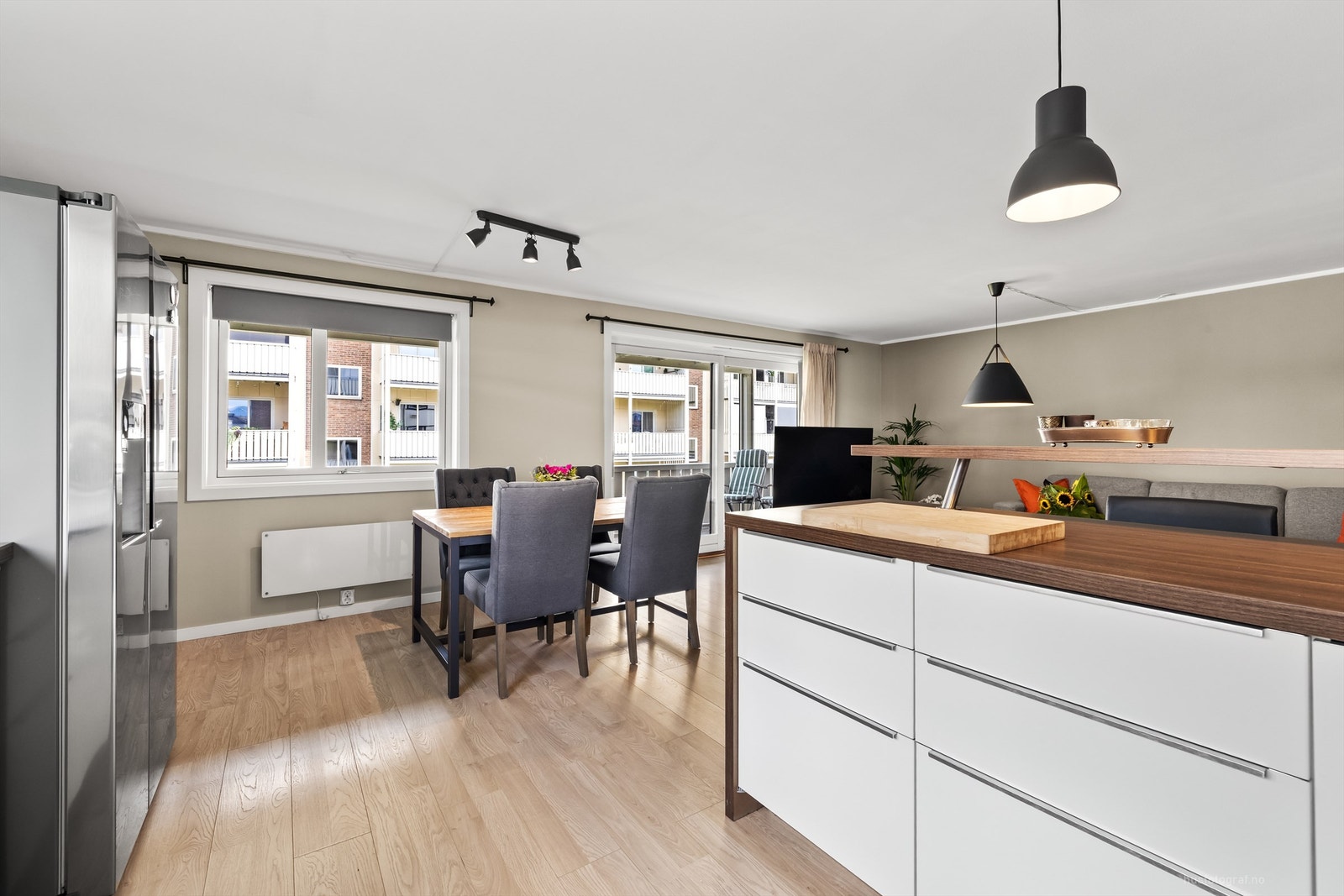 Underskap i hvit og glatt utførelse Galleribilde