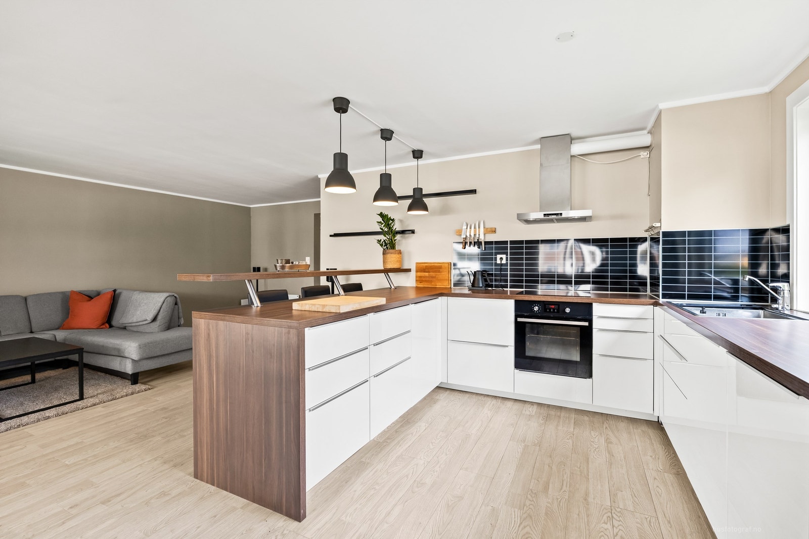 Krogsveen v/Christopher Sand ønsker velkommen til Engene 92B! Galleribilde