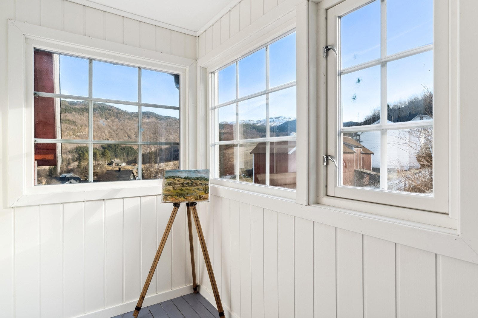 Fra boligen er det ca 250 meter til sjøen. Galleribilde