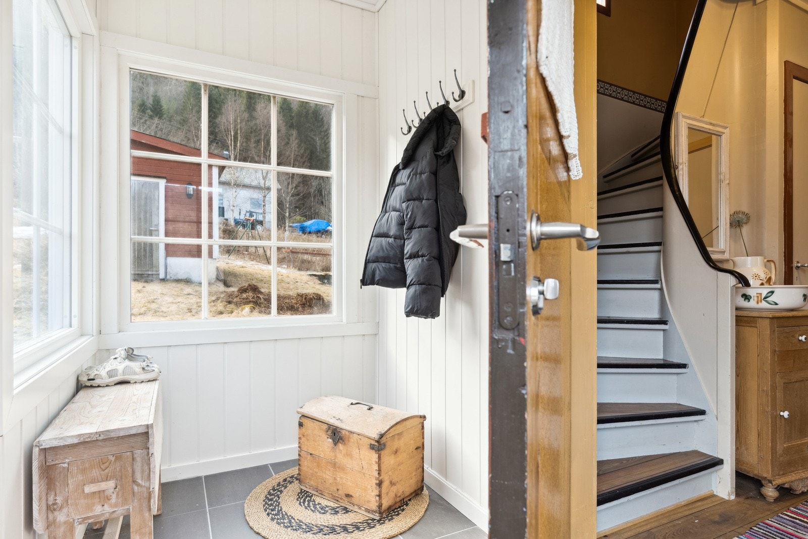 Velkommen inn! Her blir du møtt av en hyggelig entré. Galleribilde