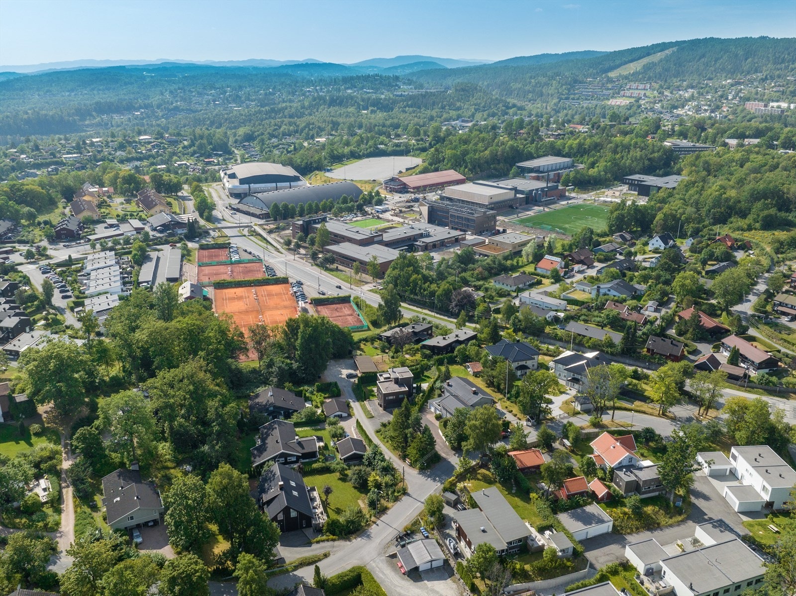 Kun 5 min. i bil til Risenga idrettspark. Her finner man mange fritidstilbud for hele familien. Galleribilde