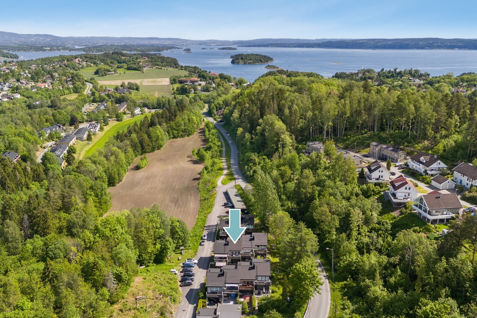 Innholdsrikt rekkehus med solrik beliggenhet! Galleribilde