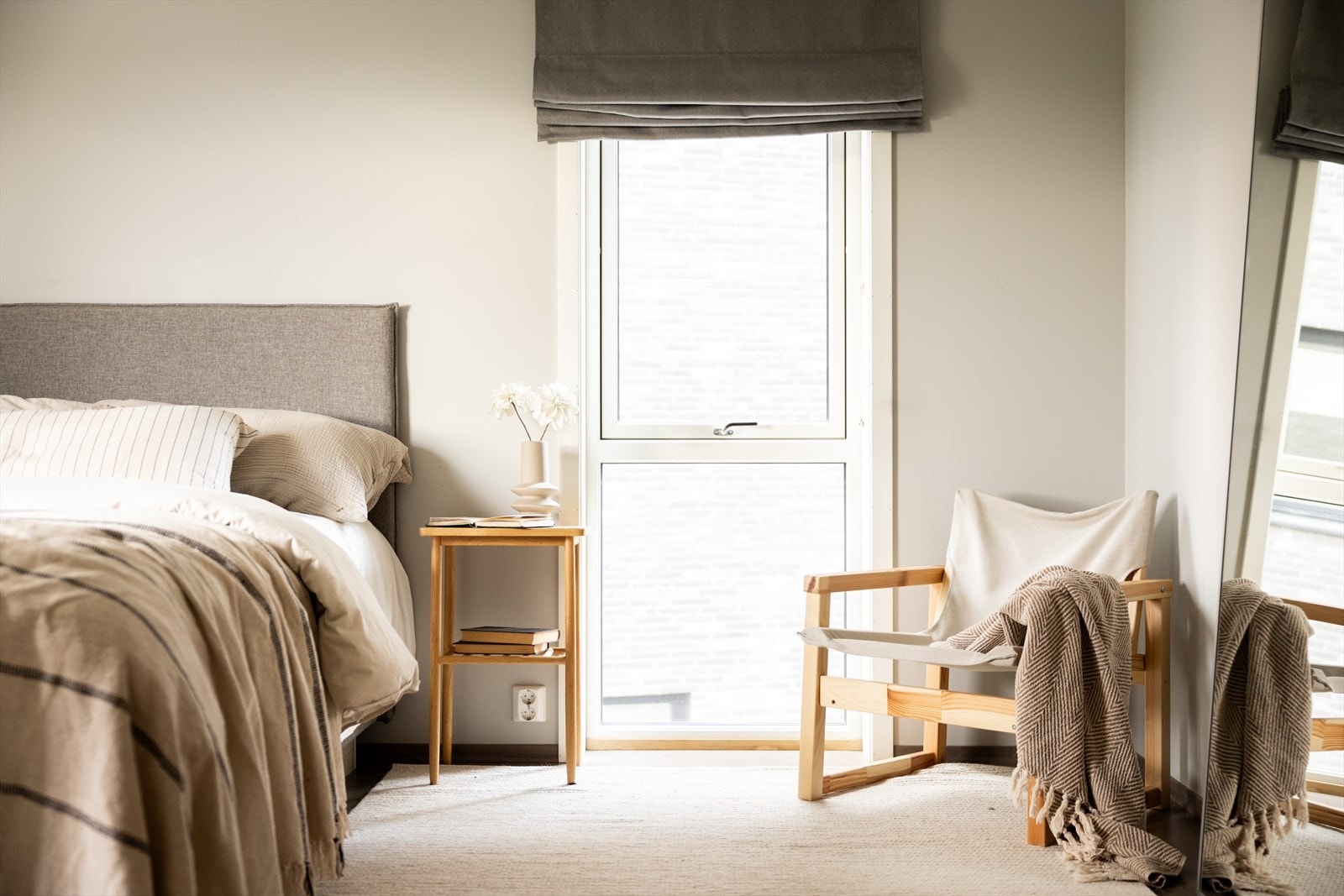 Soverommet vender mot baksiden av bygget/ bakgården. Galleribilde