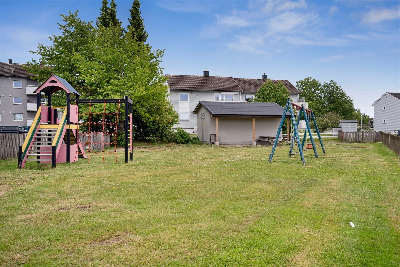 Lekeplass like ved - ideelt for familier. Galleribilde