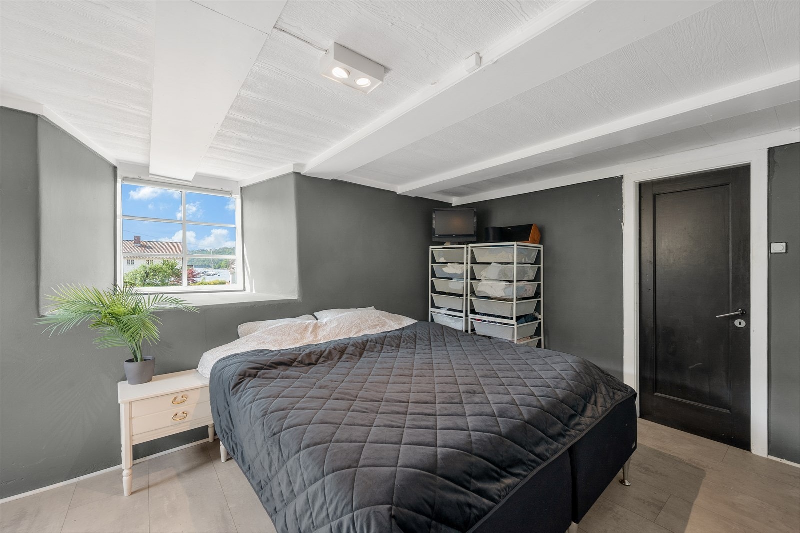 Soverom nummer tre. Galleribilde