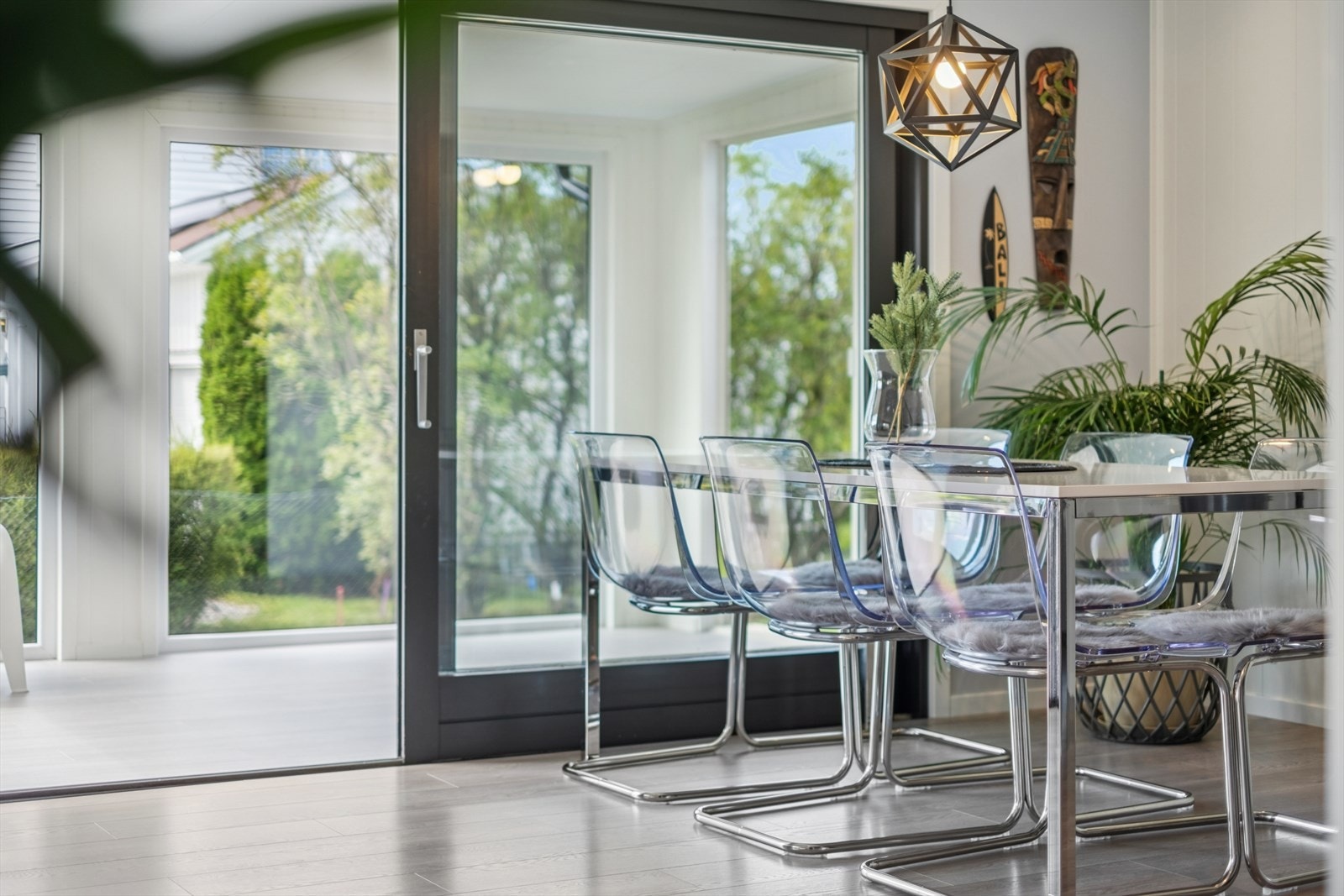 Fra stuen er det utgang til vinterhage Galleribilde