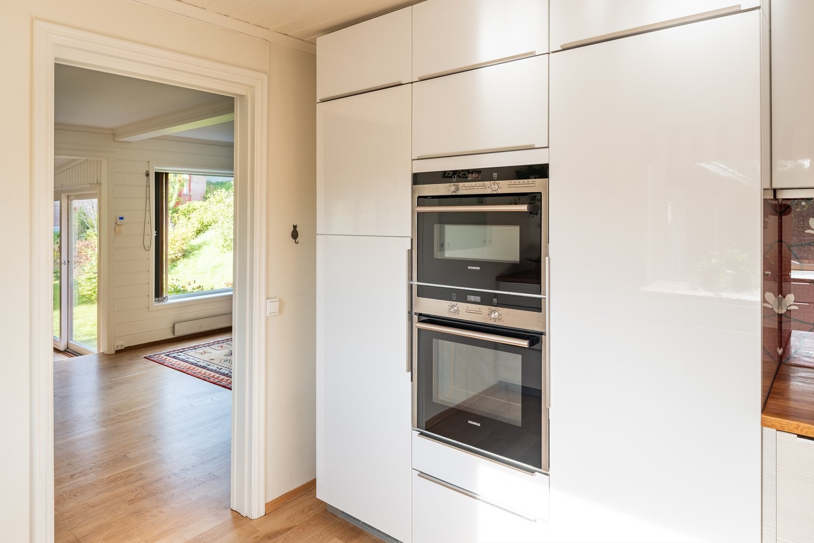 Integrerte hvitevarer fra kvalitetsleverandøren Siemens medfølger naturligvis handelen. Galleribilde