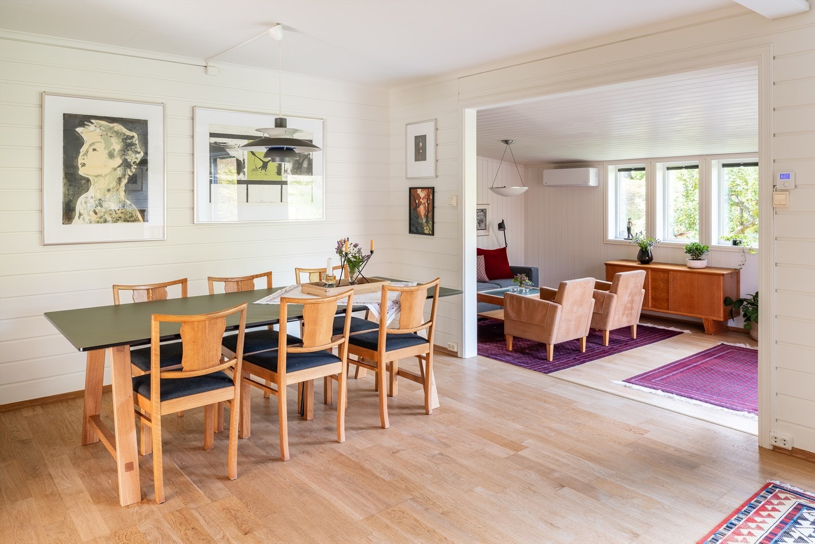 Store deler av 1. etasje og 2. etasje ble pusset opp i 2011. Galleribilde