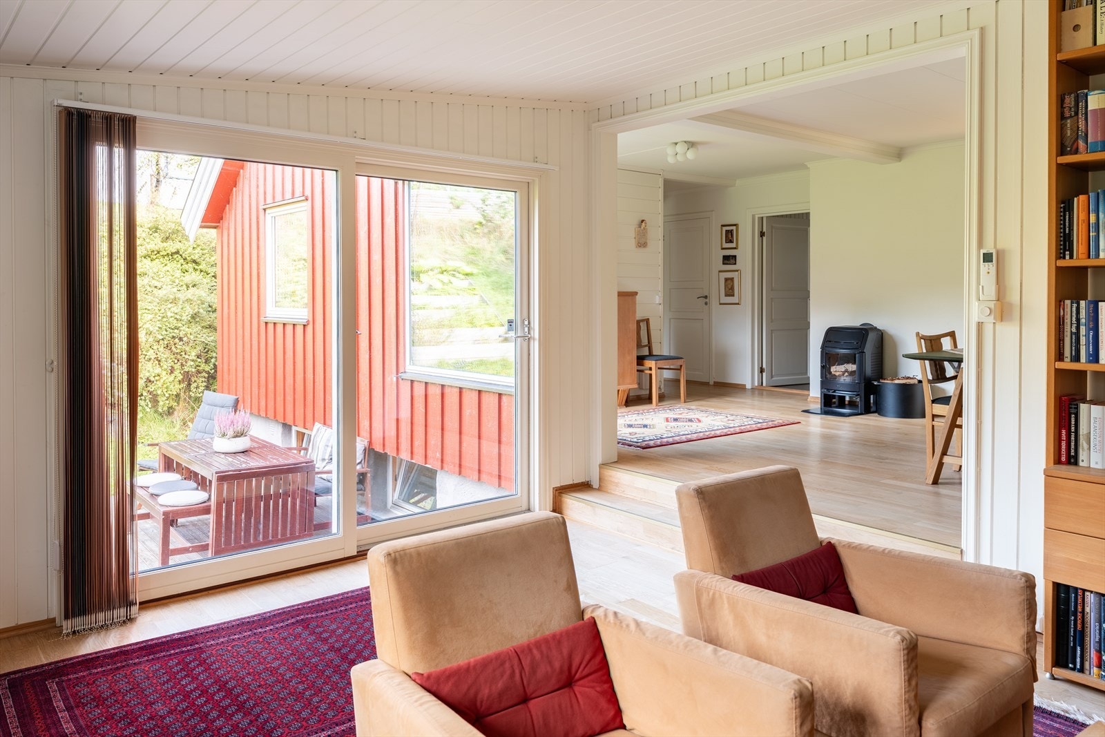 Stuen og spisestuen er til sammen på romslige 39m², noe som gir naturlig rom for møblering i ulike soner. Galleribilde