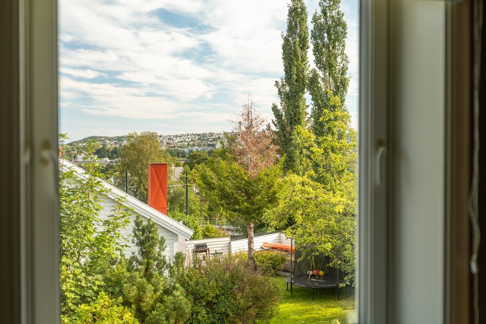 Fin utsikt fra soverommet. Galleribilde