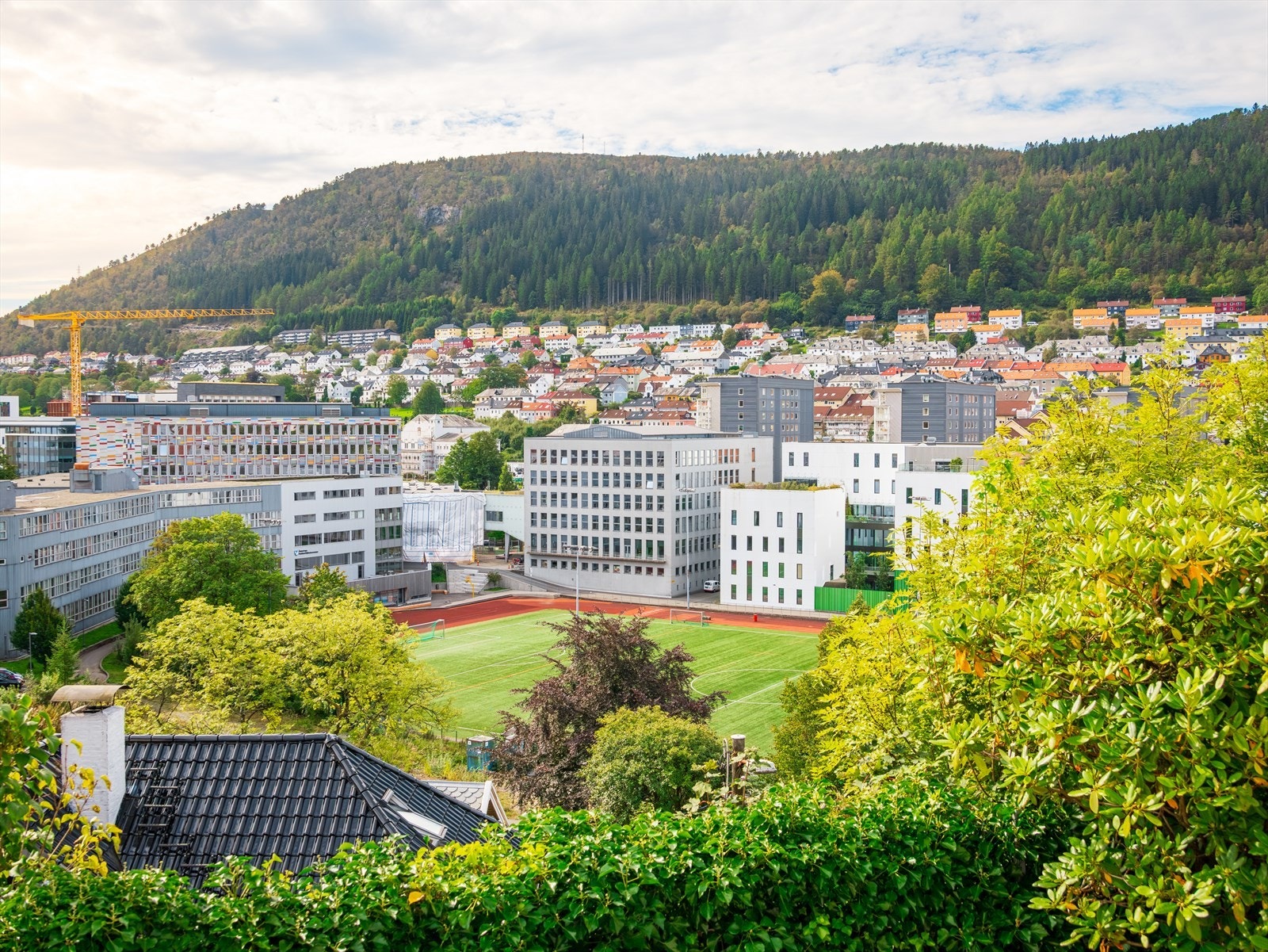Nydelig beliggenhet på Kronstad, sentrumsnært og tett på de fleste fasiliteter og tilbud. Galleribilde