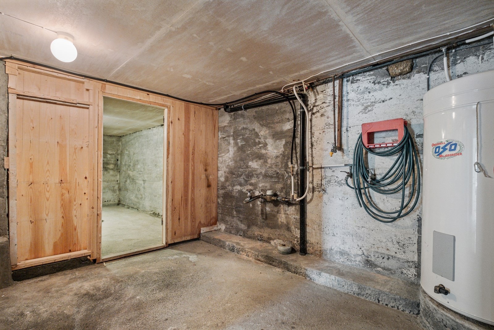 Uinnredet rom i kjeller Galleribilde