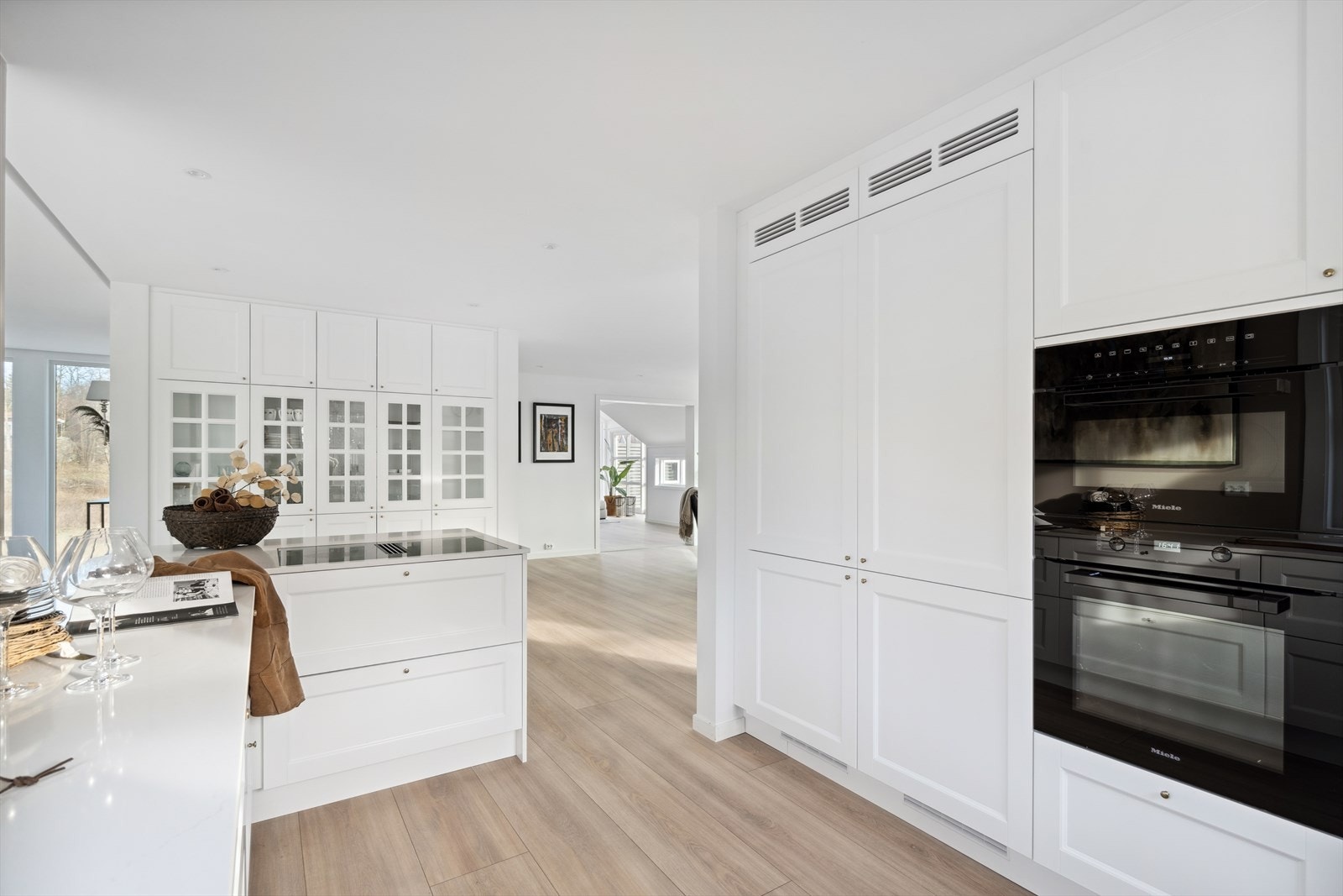 Et moderne og stilfullt kjøkken, det perfekte stedet for å lage kulinariske mesterverk. Galleribilde