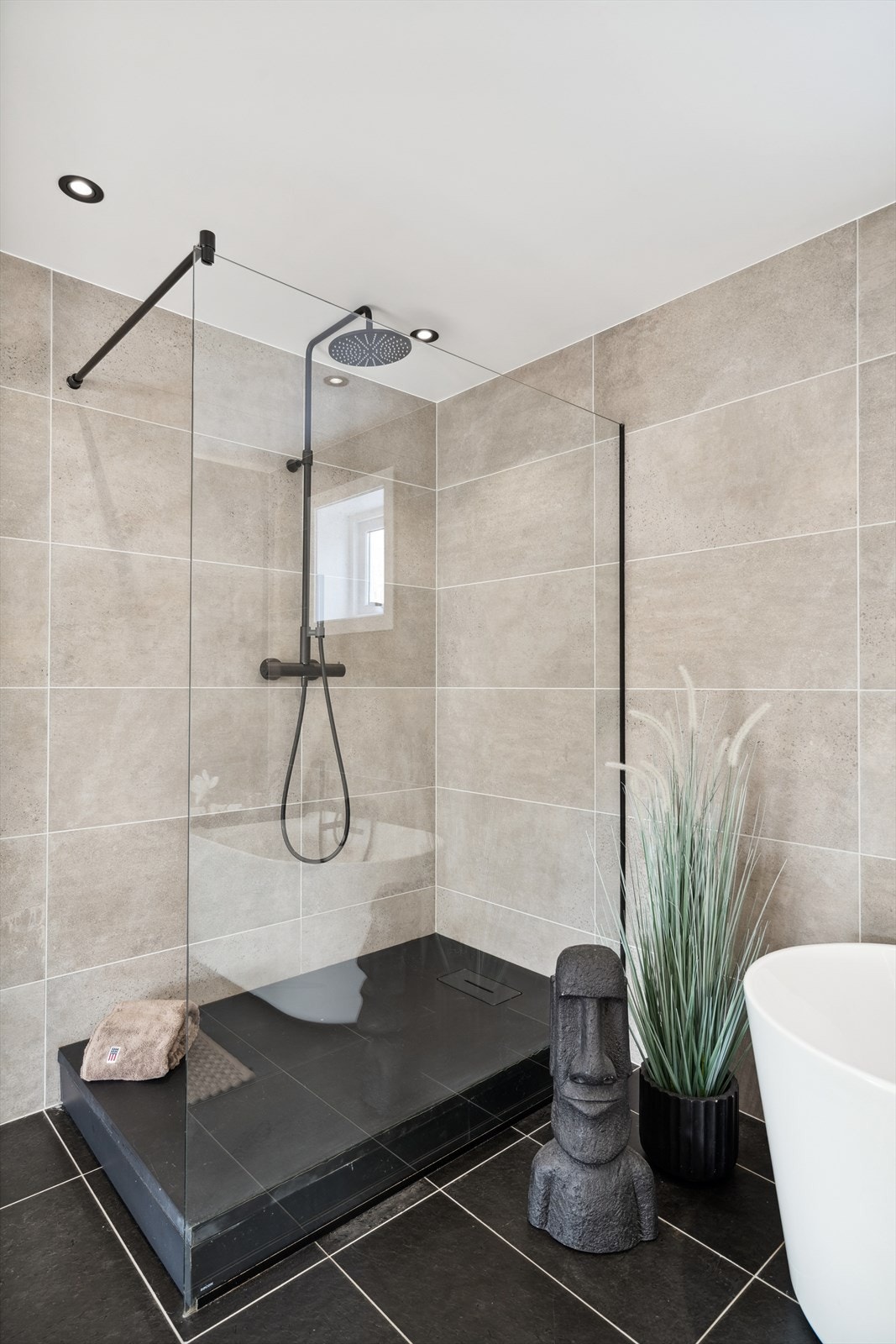 Stort og romslig dusjhjørne. Galleribilde