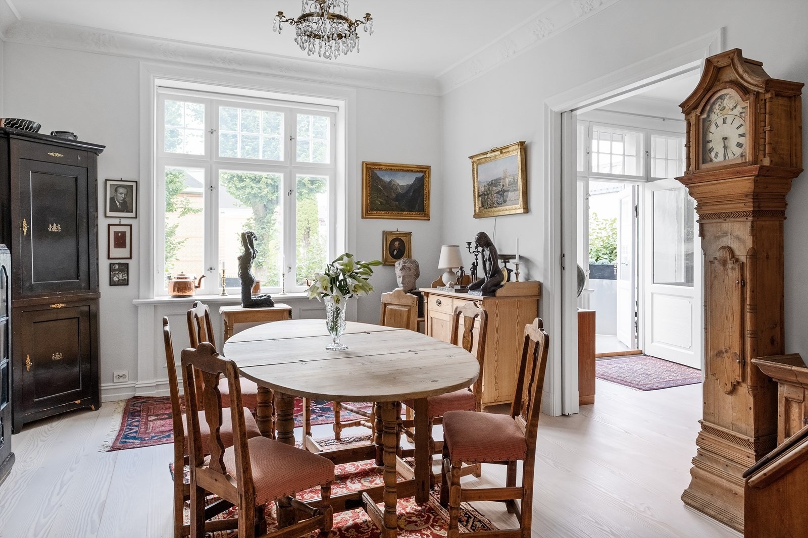 Dette er en gylden mulighet til å skaffe seg en moderne leilighet med gjennomtenkt planløsning, i et av byens mest attraktive områder. Galleribilde