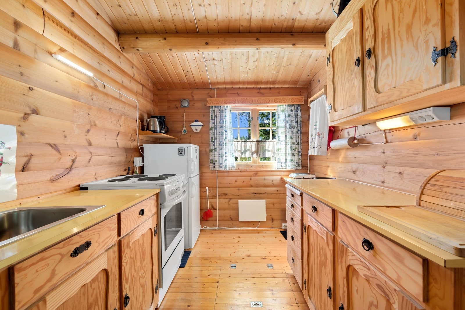 Pent, delvis åpent kjøkken. Galleribilde