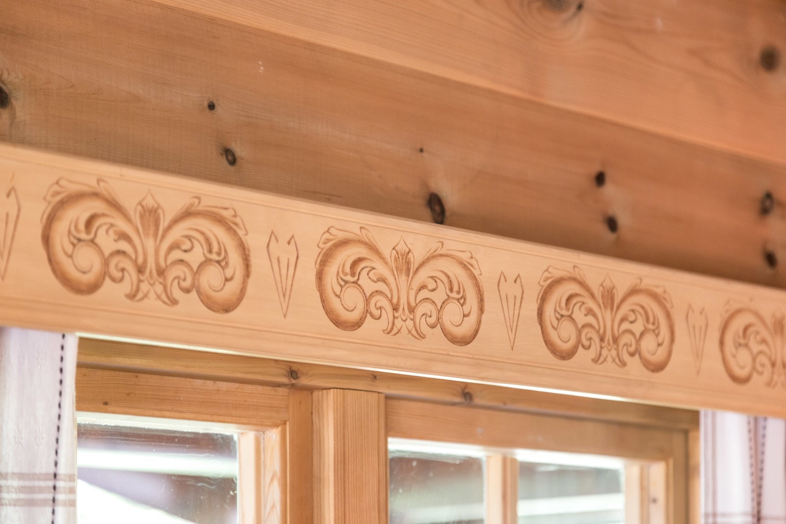 Flotte detaljer i treverket. Galleribilde