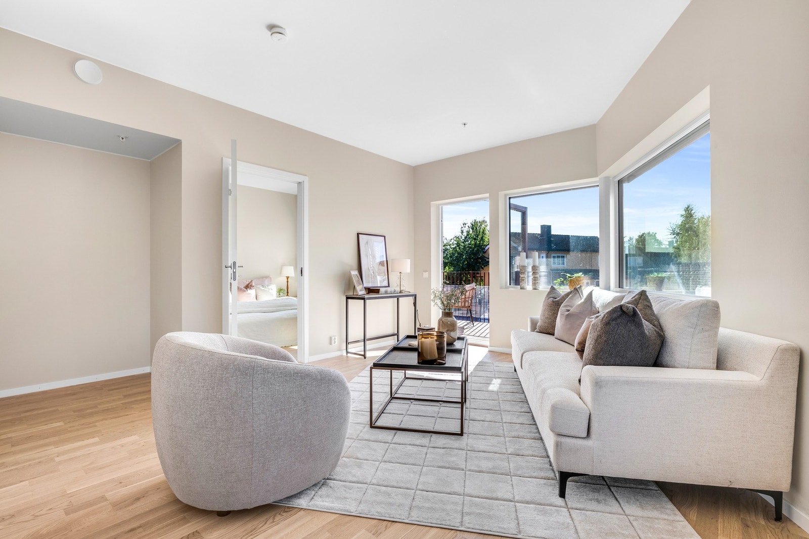 Fra stuen er det direkte utgang til balkong. Galleribilde