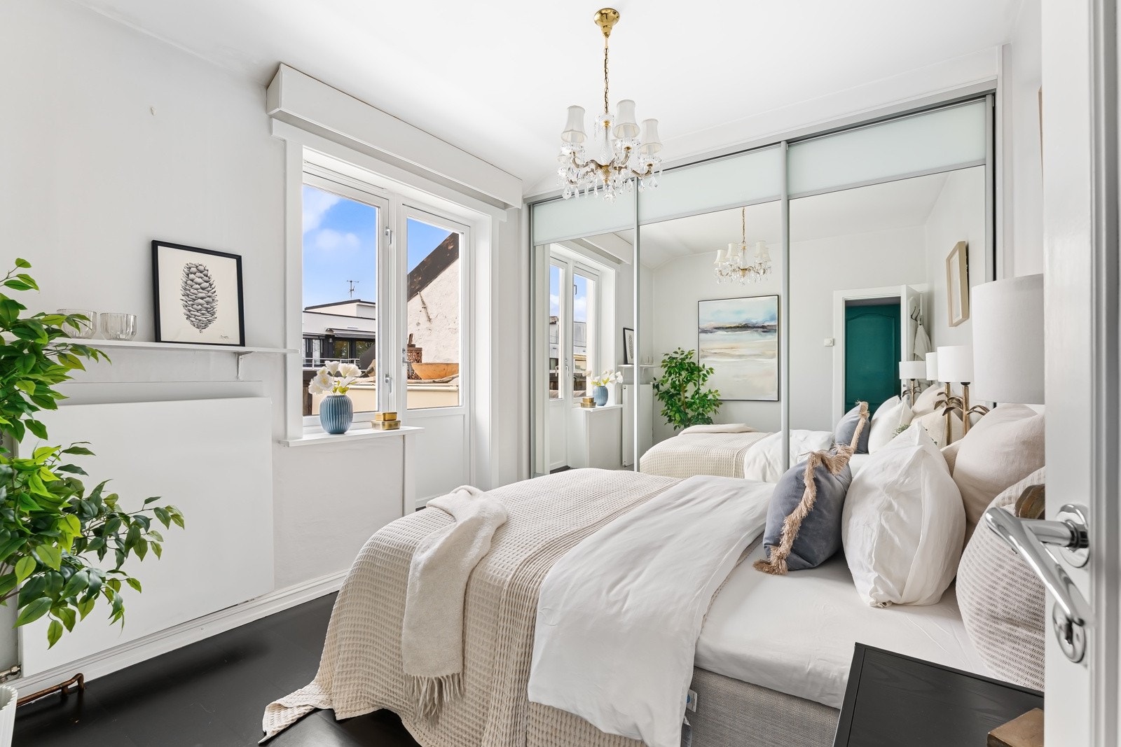 Utgang til terassen via verandadør Galleribilde
