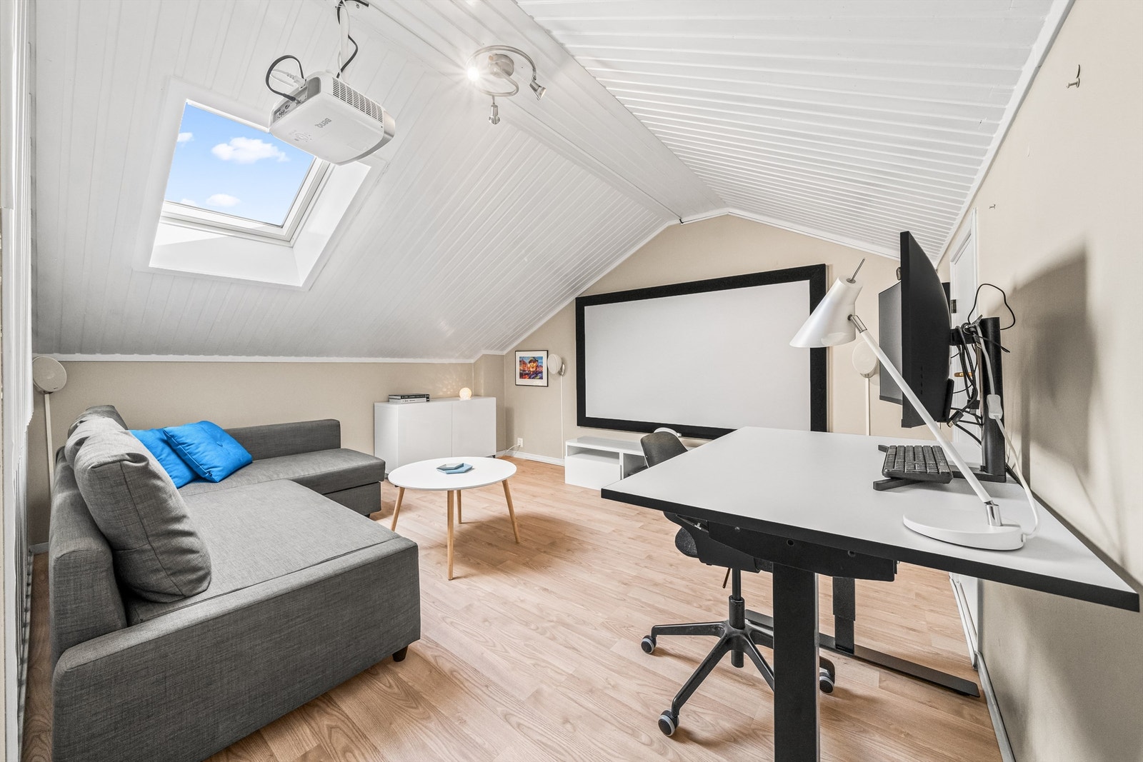 Loftsetasje (ikke godkjent for varig opphold). Galleribilde