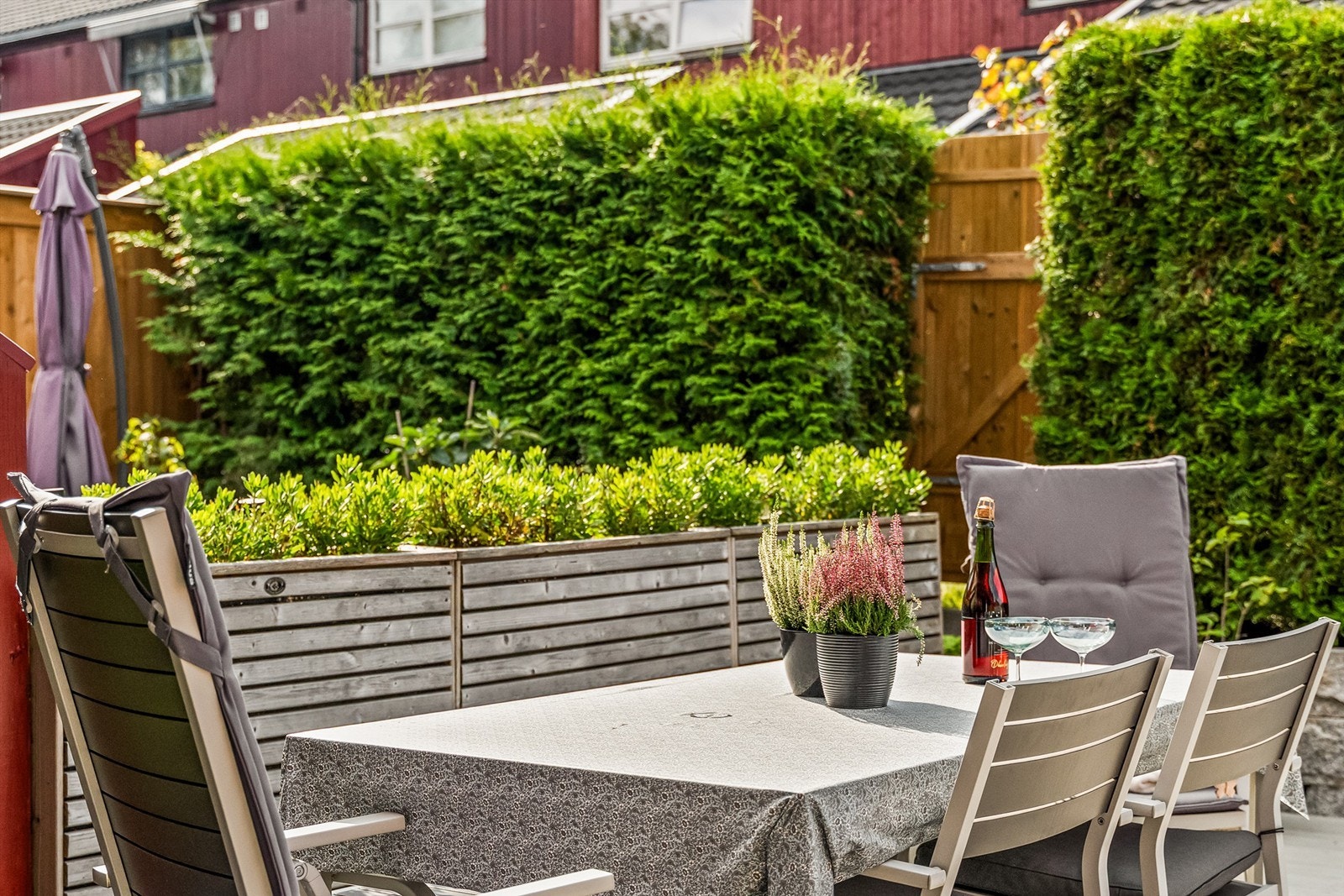 Utgang fra stuen til sørvest-vendt terrasse på ca. 31 kvm Galleribilde