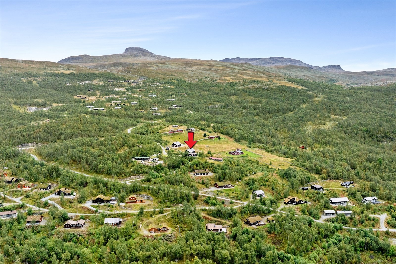 Her får du ein kombinasjon av spektakulær fjellnatur, gode solforhold og panoramautsikt til dei omkringliggjande fjellområda. Galleribilde