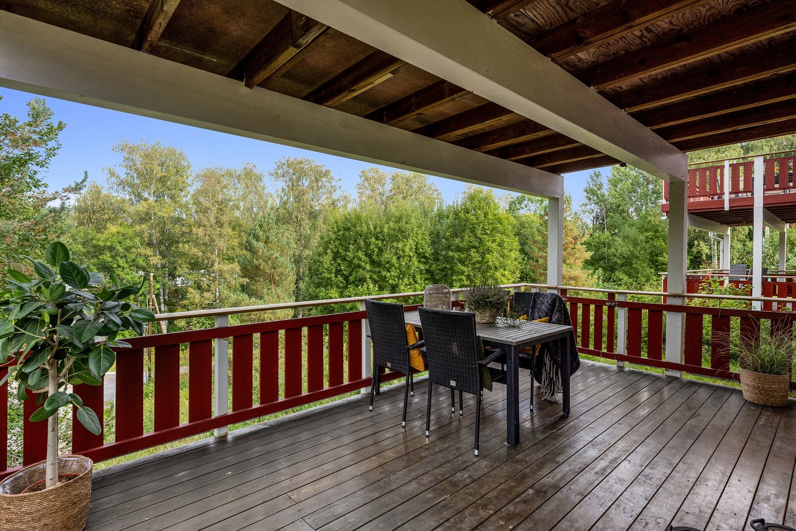 På terrassen kan du nyte ettermiddags- og kveldssolen i sommerhalvåret. Galleribilde