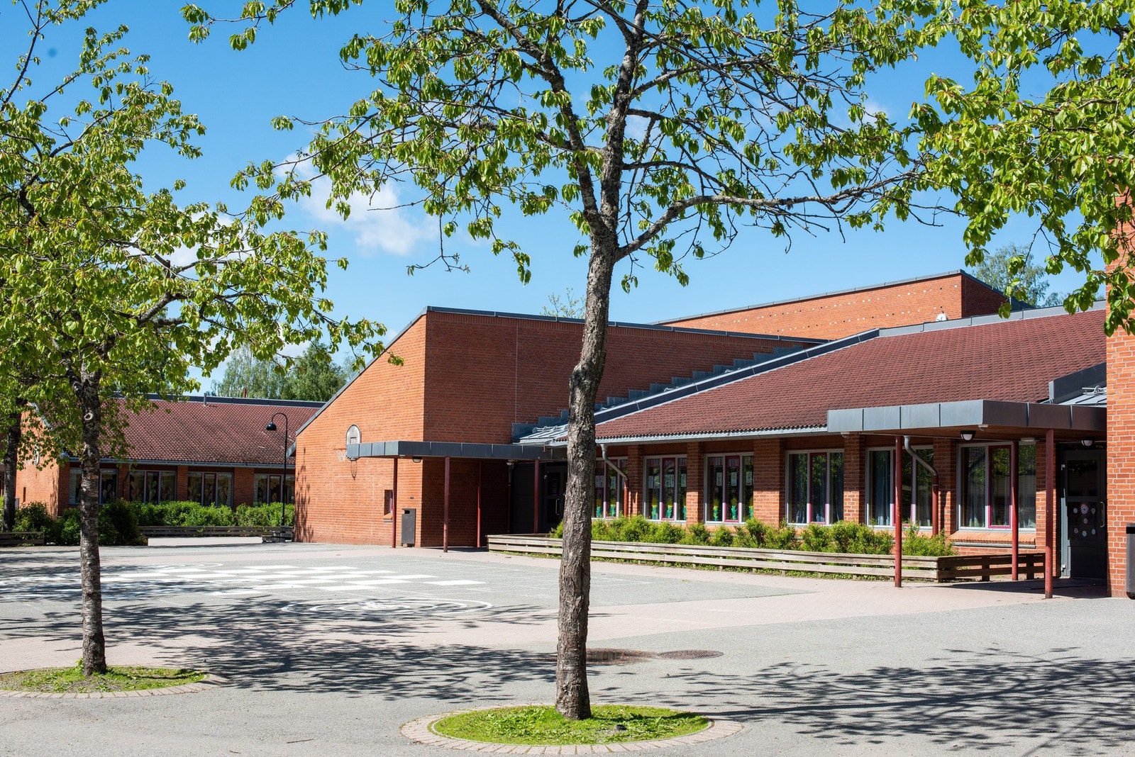 Området sogner til Vardåsen barneskole, hit får barna kort og trygg skolevei. Galleribilde