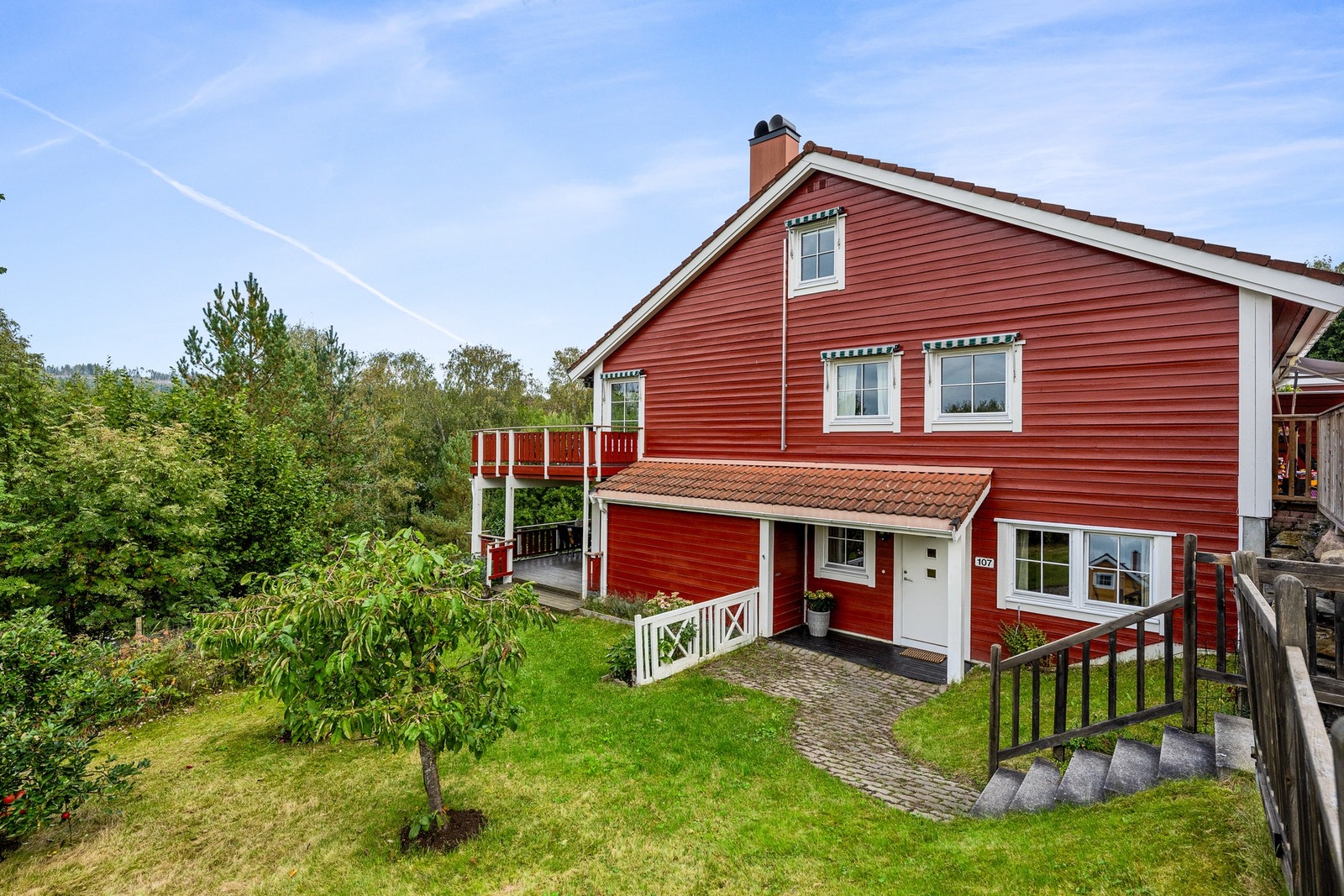 Her får du det beste fra to verdener - enkelt leilighetsliv kombinert med din egen hage. Galleribilde