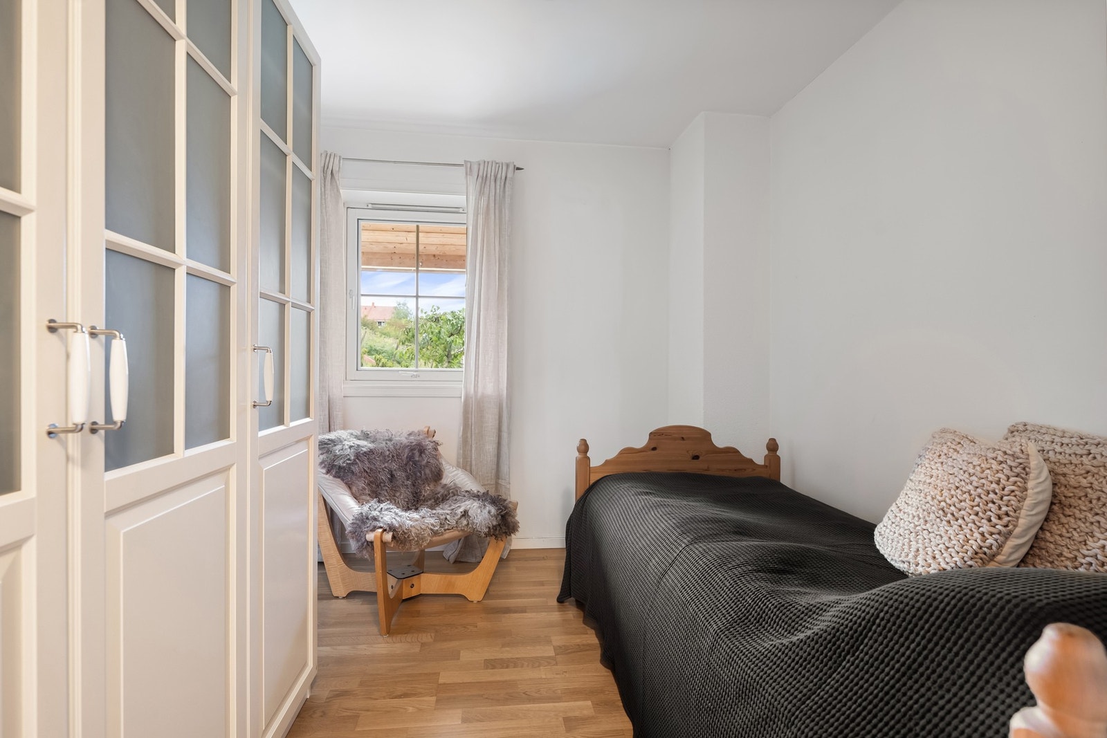 Det andre soverommet passer perfekt som barnerom, gjesterom eller kontor. Galleribilde