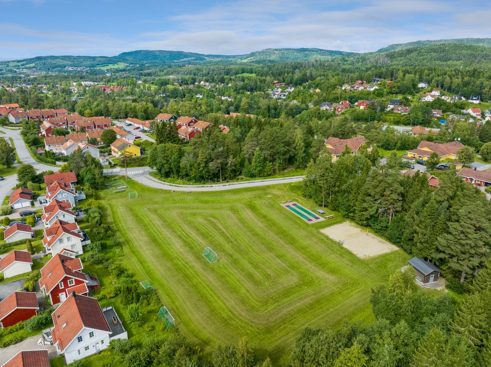 Vardåsen er et eldorado for barnefamilier med flere grøntområder og lekeplasser hvor barna møter nye venner. Galleribilde
