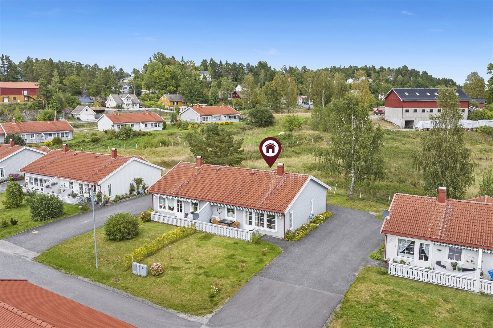 Neslandstunet er et rolig boligområde, i trygge omgivelser med gode solforhold på Neslandsvatn. Galleribilde