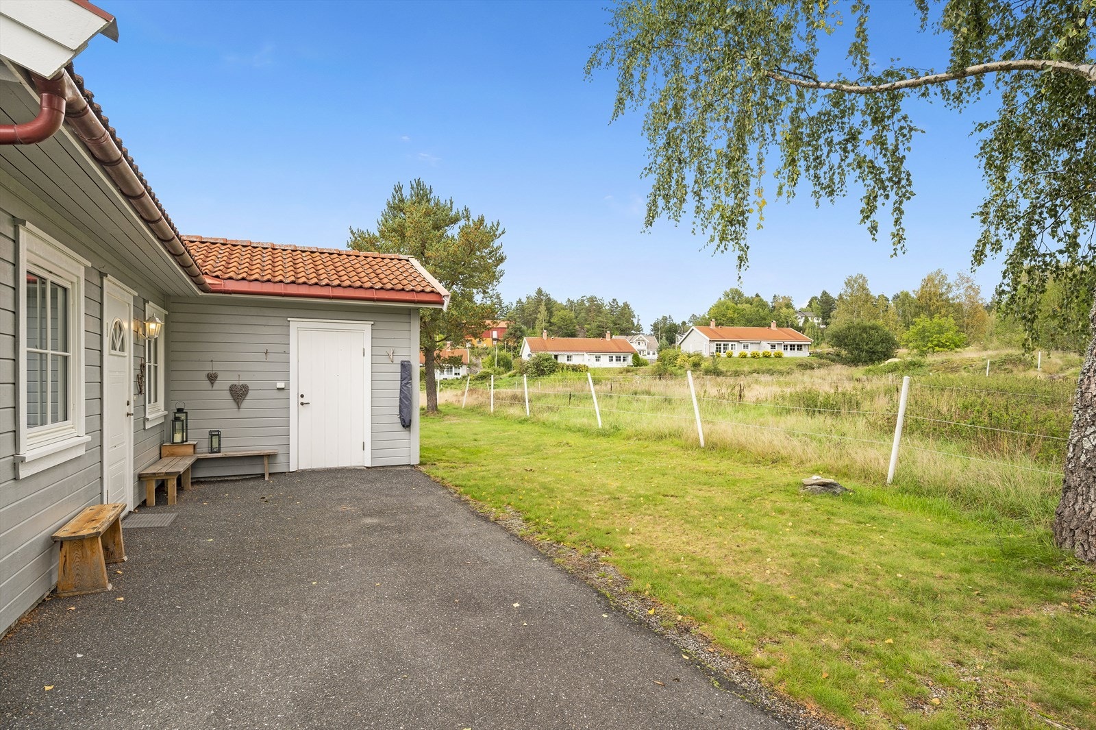 I tillegg har leiligheten en isolert sportsbod/utebod ved inngangspartiet, med plass til oppbevaring og lagring. Galleribilde