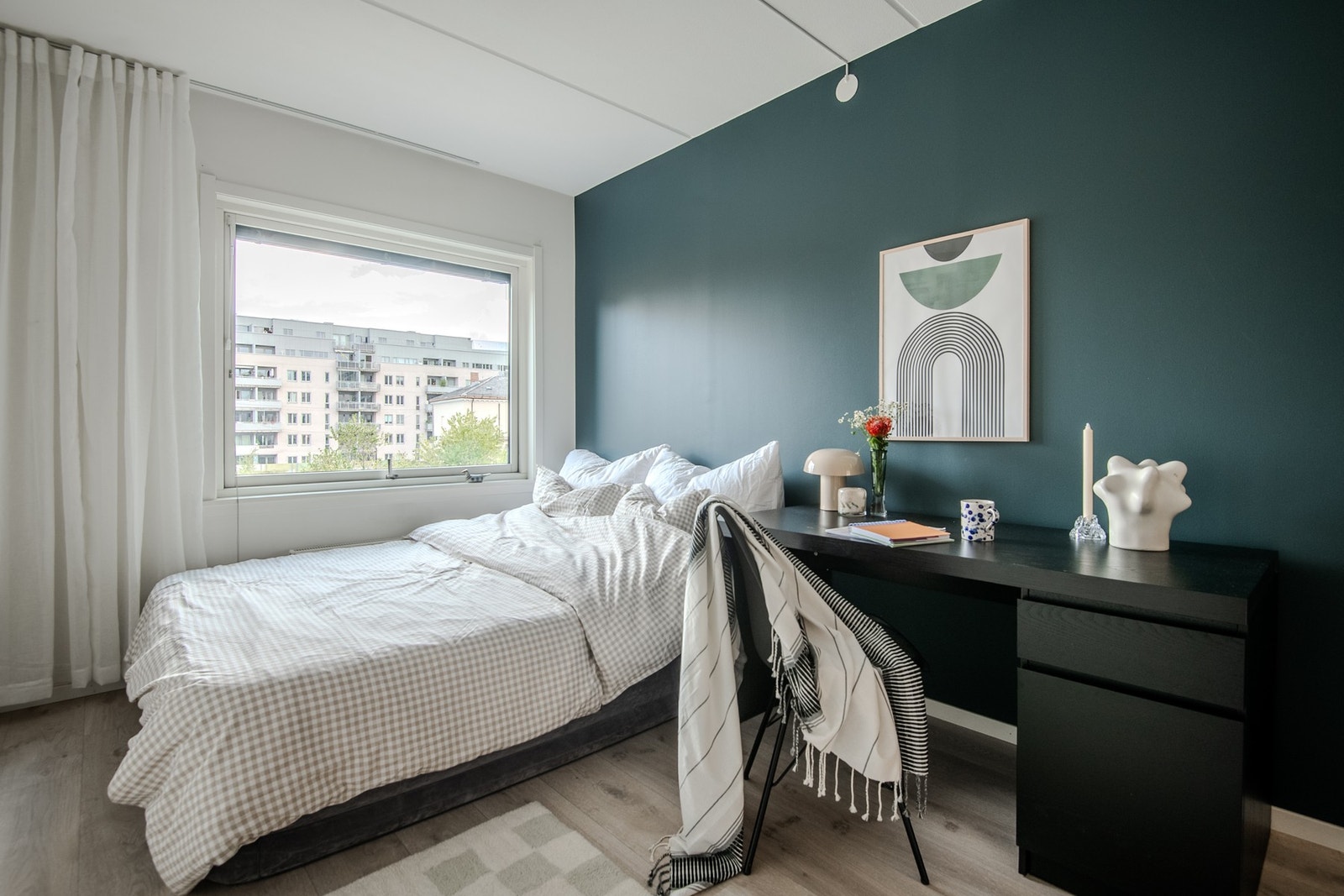 Soverom 2 gir boligen ekstra fleksibilitet, enten det brukes som barnerom, gjesterom, kontor eller som rom for en samboer/venn. Galleribilde