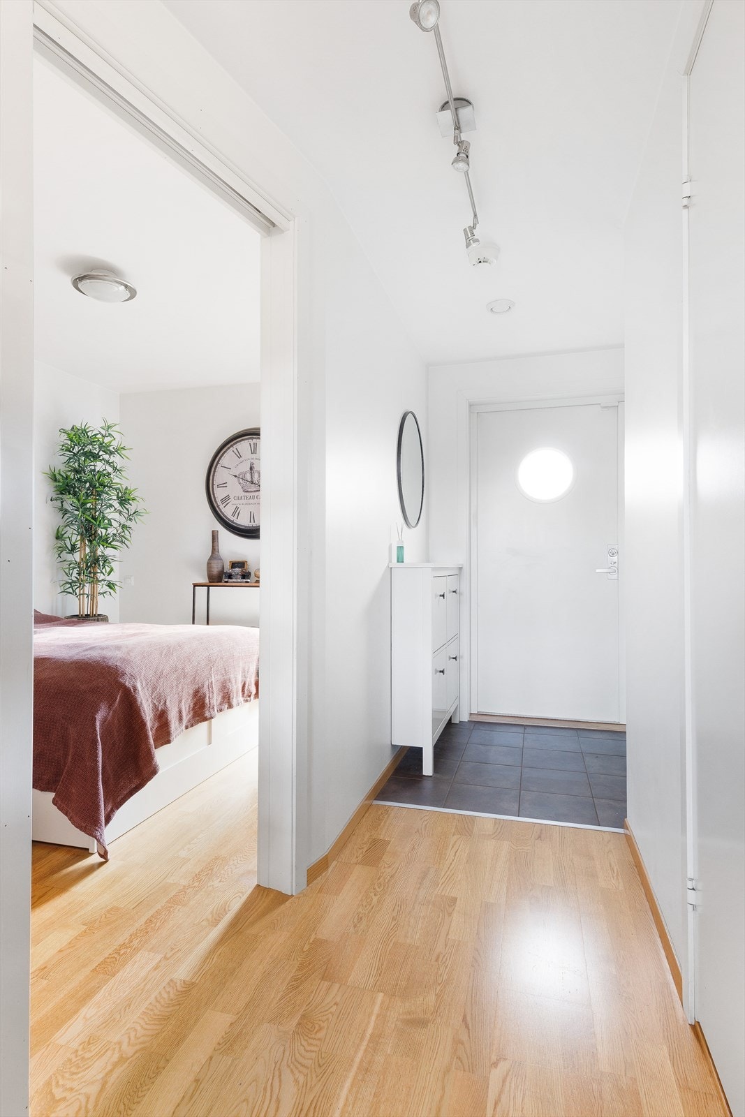 Velkommen inn i en lys og fin entre Galleribilde
