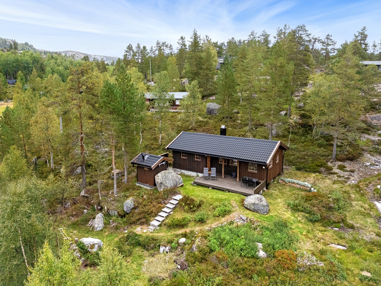 Fin hytte i naturskjønne omgivelser Galleribilde