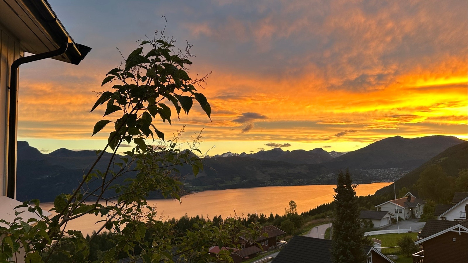 Dette er et lite stykke Norge og en utsikt man aldri blir lei av. Privat foto 11.09.2025 Galleribilde