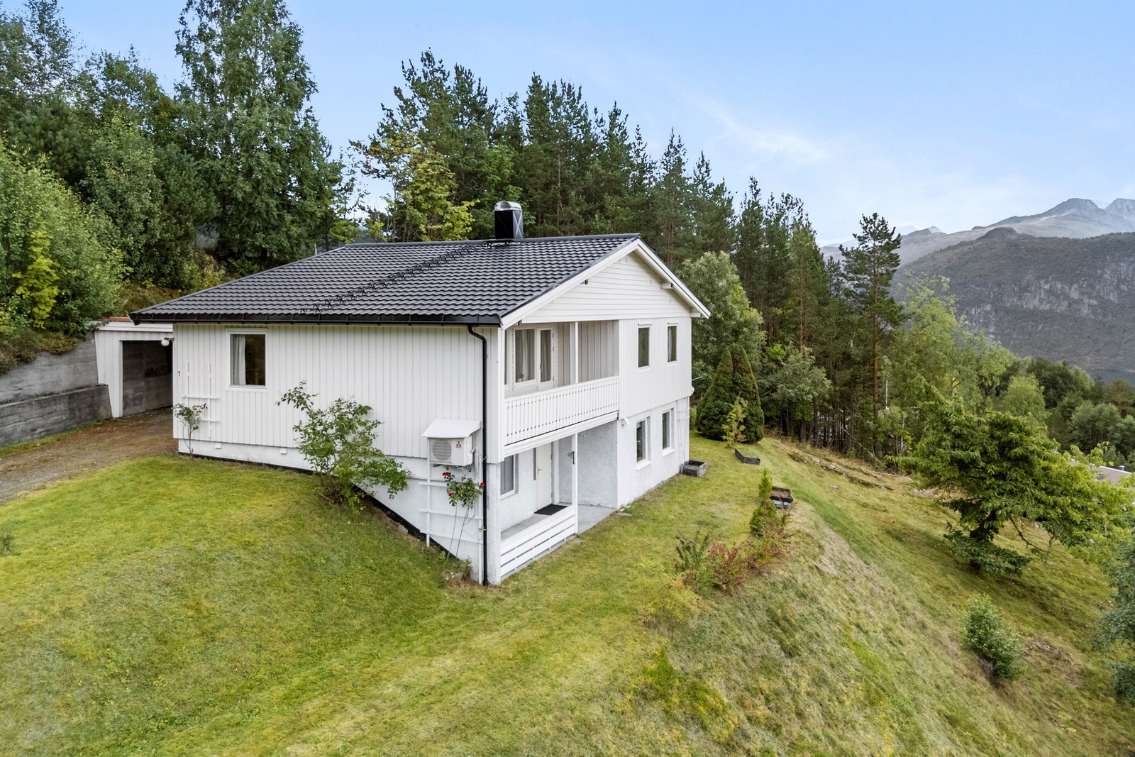 Varmt velkommen til Mehaugen 1. Presentert av EIE eiendomsmegling ved Sissel Longva. Galleribilde