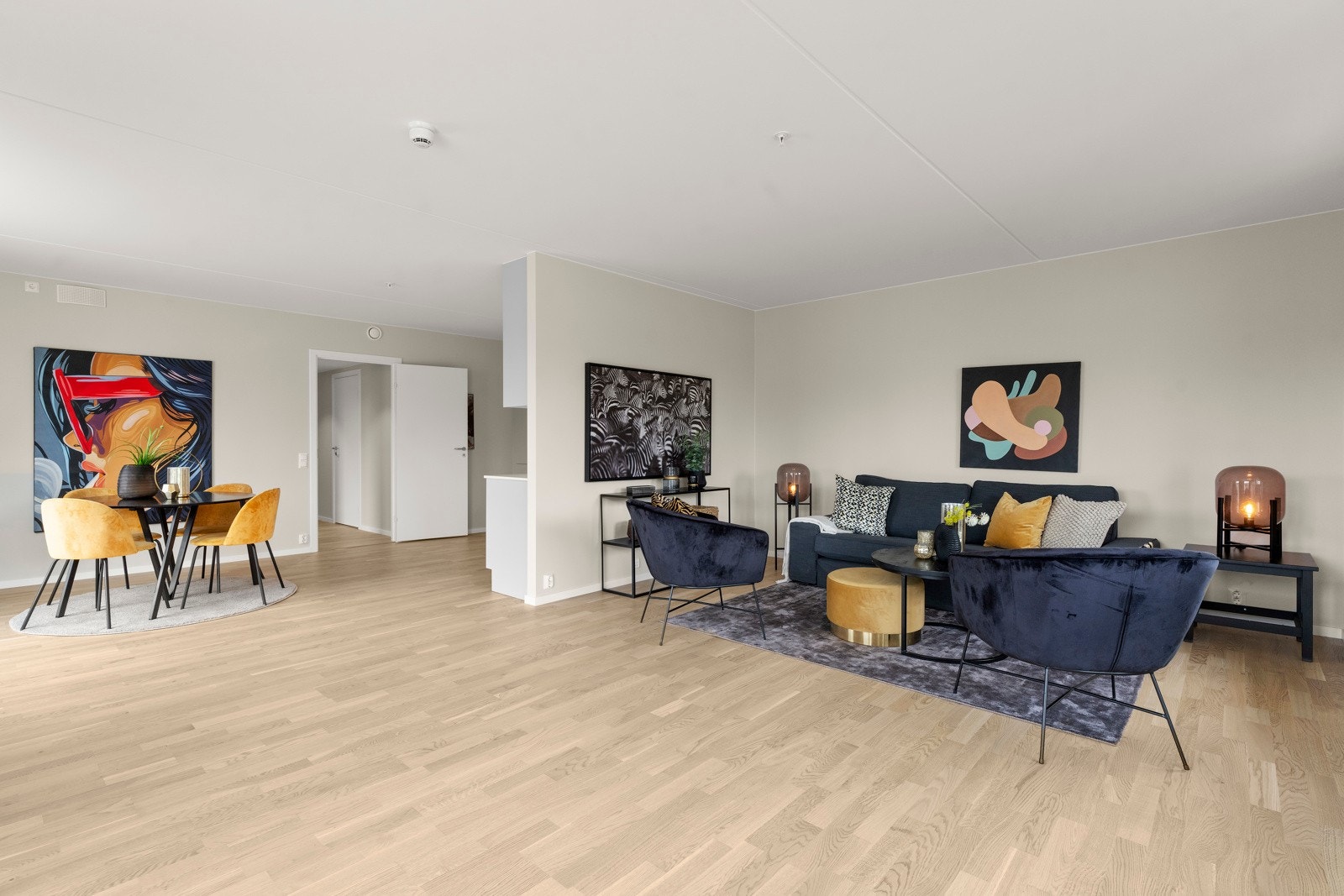 Det er balansert ventilasjon med varmegjenvinning, og leiligheten er miljømerket med Svanemerket. Galleribilde