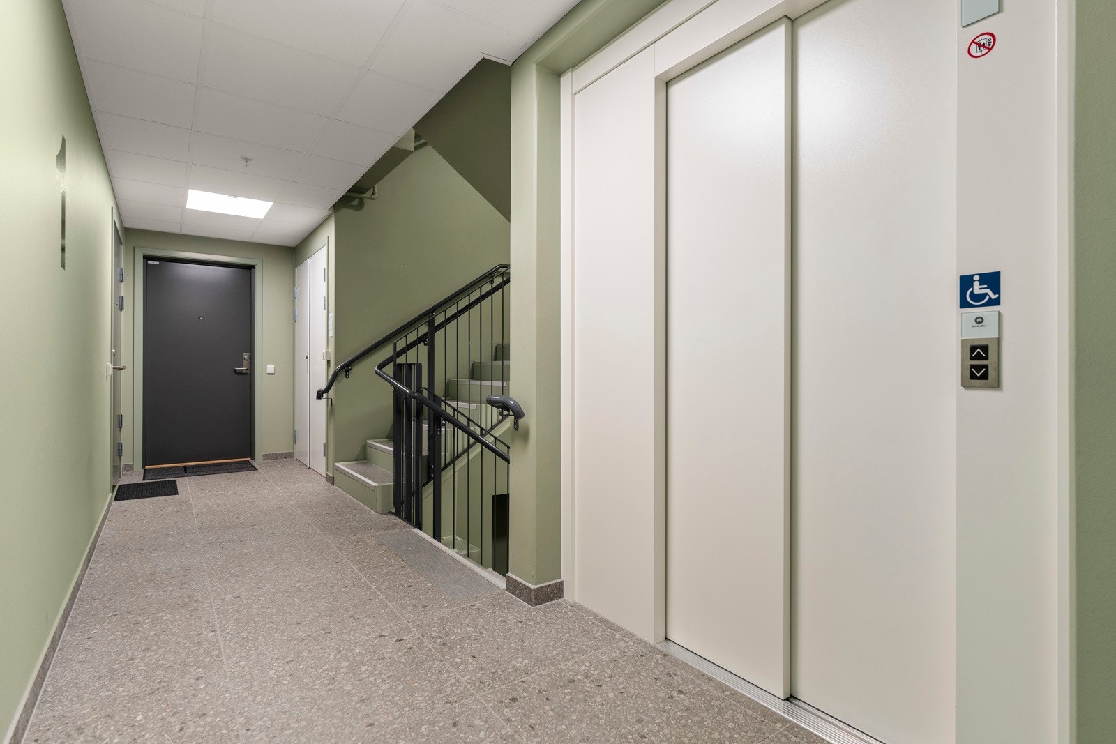 Heis til alle etasjeplan samt taket. Galleribilde