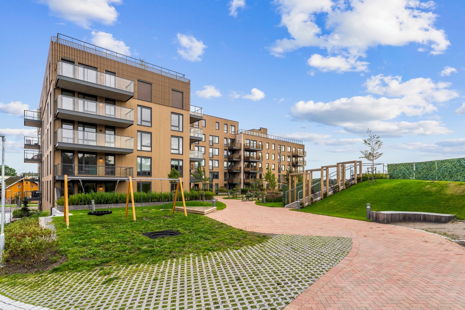 Leiligheten ligger i meget kort avstand til det du trenger i hverdagen. Galleribilde