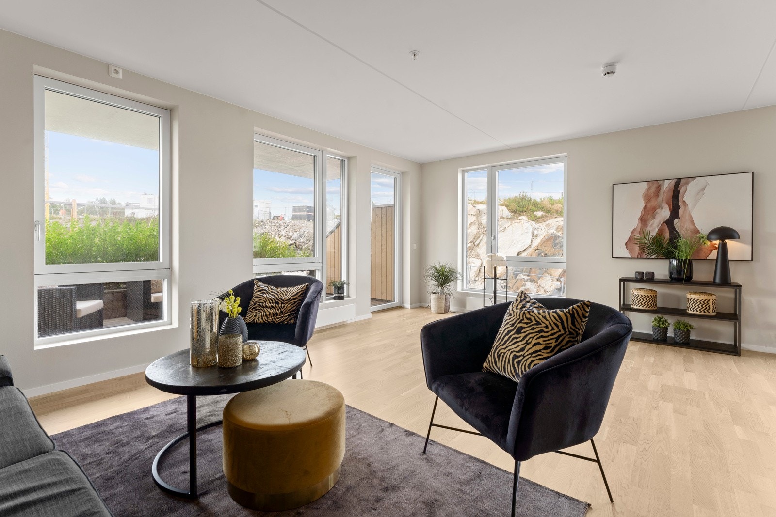 Fra stuen er det utgang til terrasse på ca. 15 kvm. Galleribilde