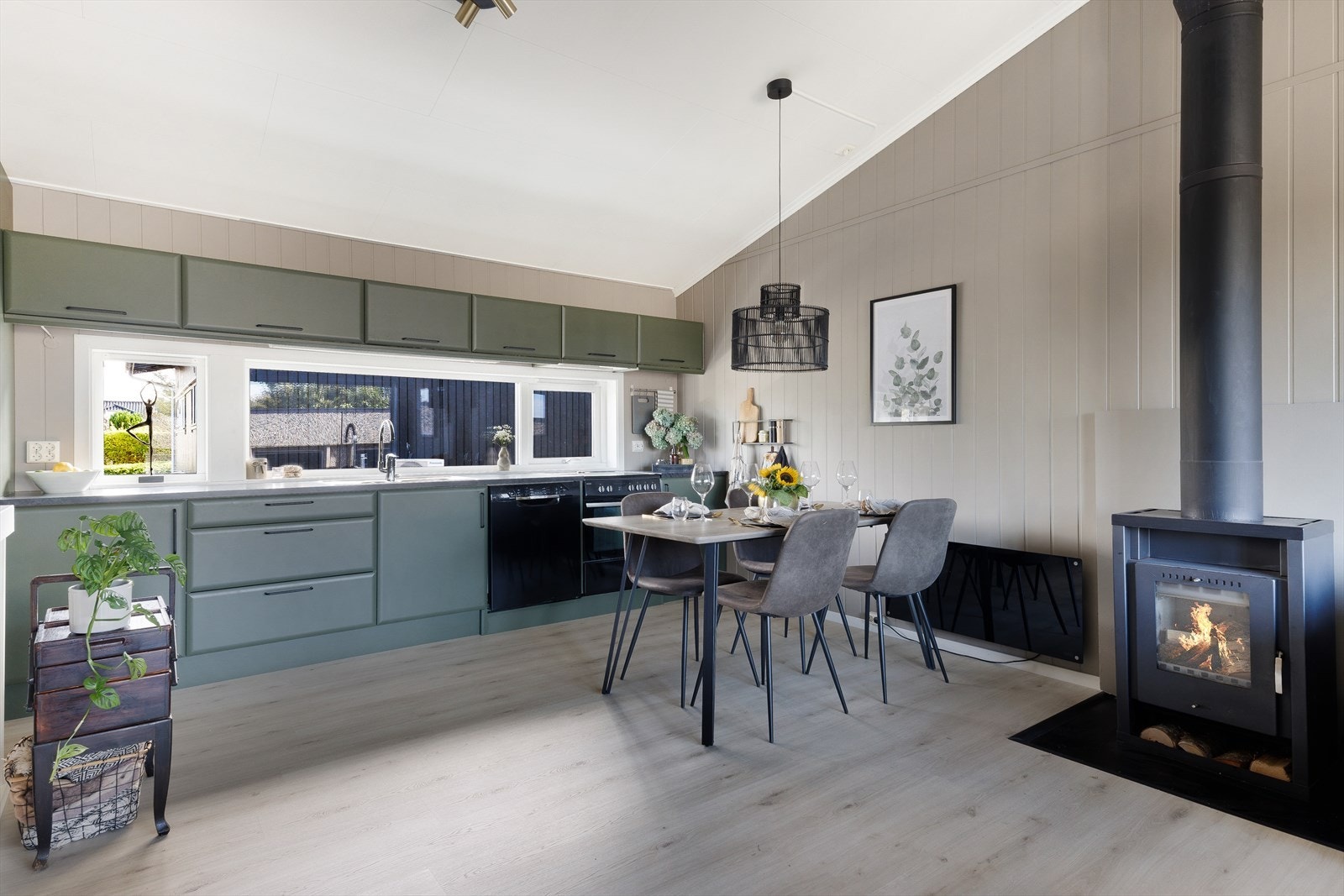 Her er det god plass til et stort spisebord Galleribilde