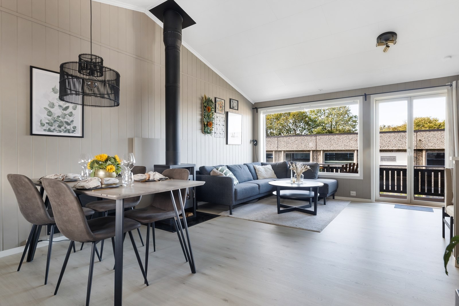 I andre etasje er det tilgang til balkongen Galleribilde