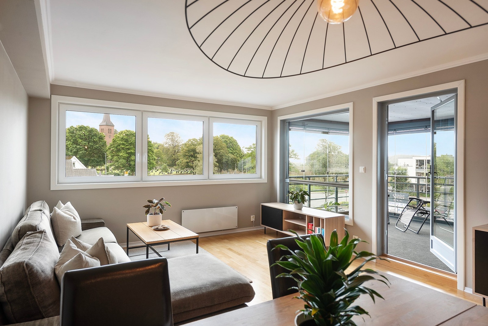 Dør til balkong fra stuen Galleribilde