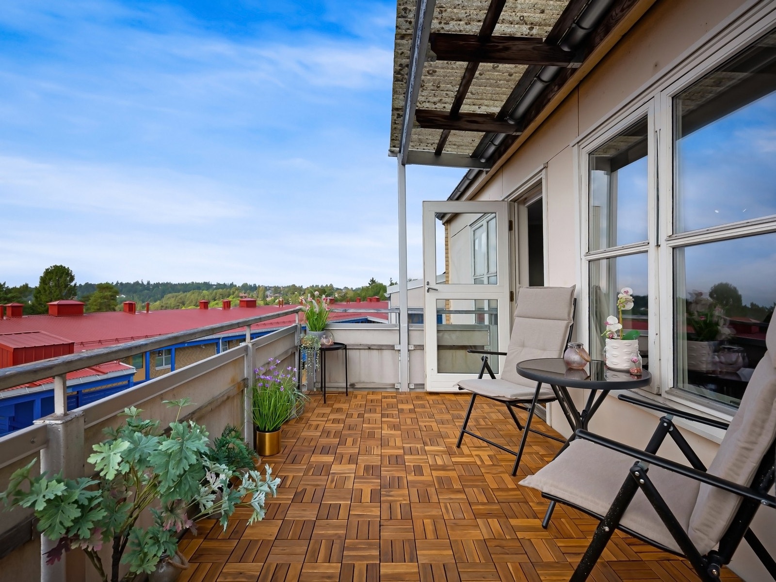 Adnan Nabi (47 26 74 86) ved Privatmegleren har gleden av å presentere denne leiligheten met utsikt. Galleribilde