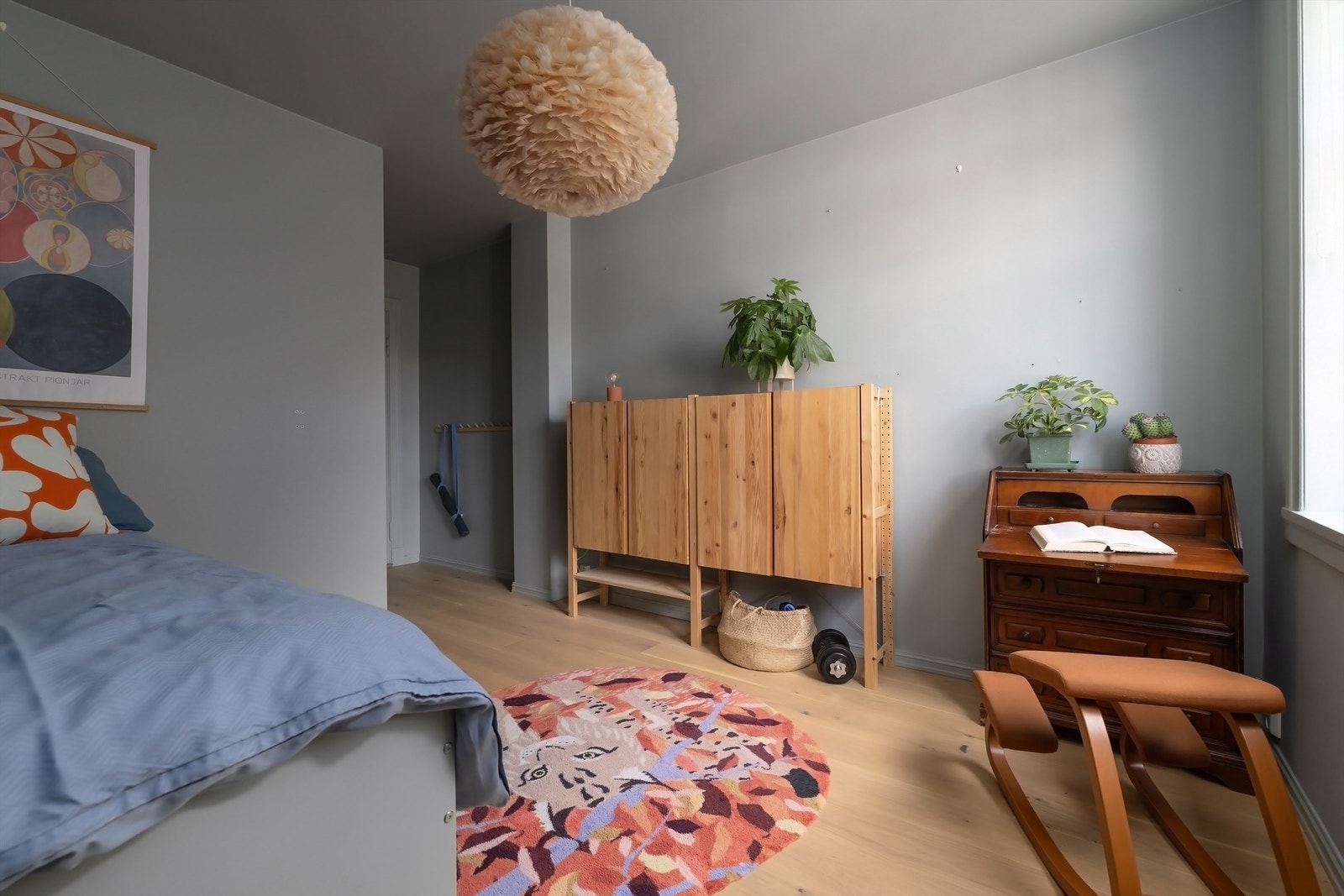 Fra soverom III er det inngang til et praktisk separat vaskerom. Galleribilde