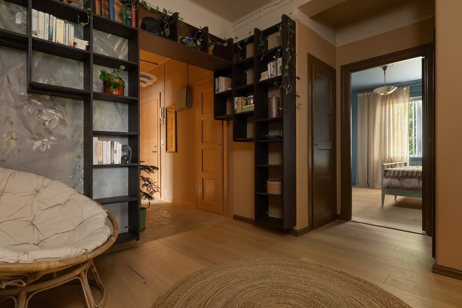 Forstuen har svært gode oppbevaringsmuligheter i hele fire kott. I tillegg er det fire boder på totalt 20 kvm på fellesområdet. Galleribilde